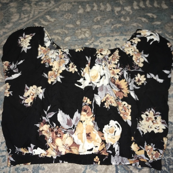 Ambiance Apparel in Cropped flowers - Picture 2 of 2